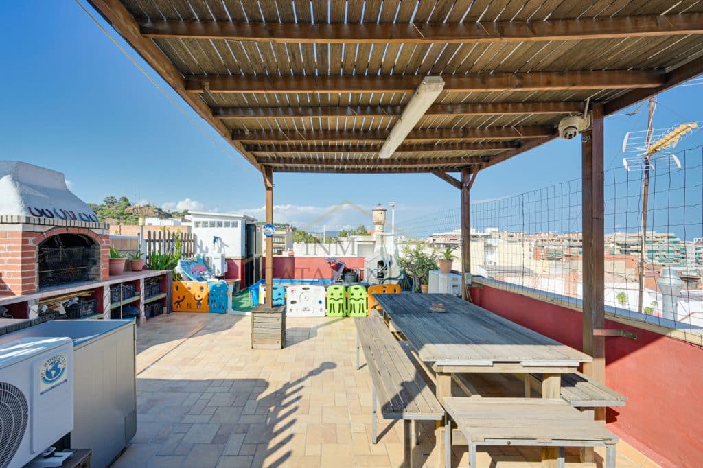 #Badalona #AticoEnVenta #TerrazaGrande #VistasAlMar #Inmobiliaria #PisoConParking #CasaConTerraza #OportunidadInmobiliaria #ViviendaBadalona #TuNuevoHogar #ático #vivienda #Oportunidad #BadalonaSalud #terraza #Azotea #parking #hogar #VivirEnBadalona #RebajaPrecio #ÁticoDeSueño #Vistas